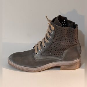 Dolce Vita Aldis size 8.5 Lace-Up Ankle Boots